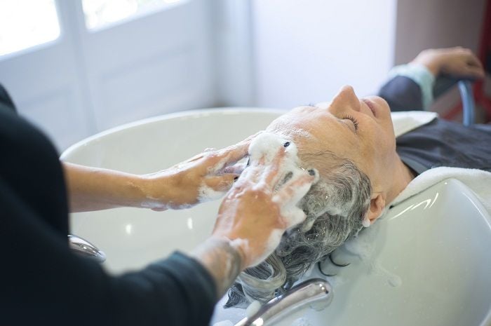 Cara Menjaga Rambut Tetap Sehat Meski Sering Terpapar Debu dan Polusi