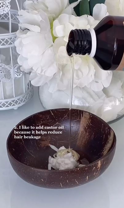 Masker Rambut dari Minyak Esensial: Rahasia Rambut Kering dan Kusam Anda