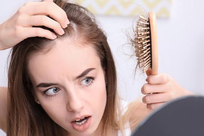 Kenapa Rambut Saya Cepat Rontok? Simak Solusinya di Sini!