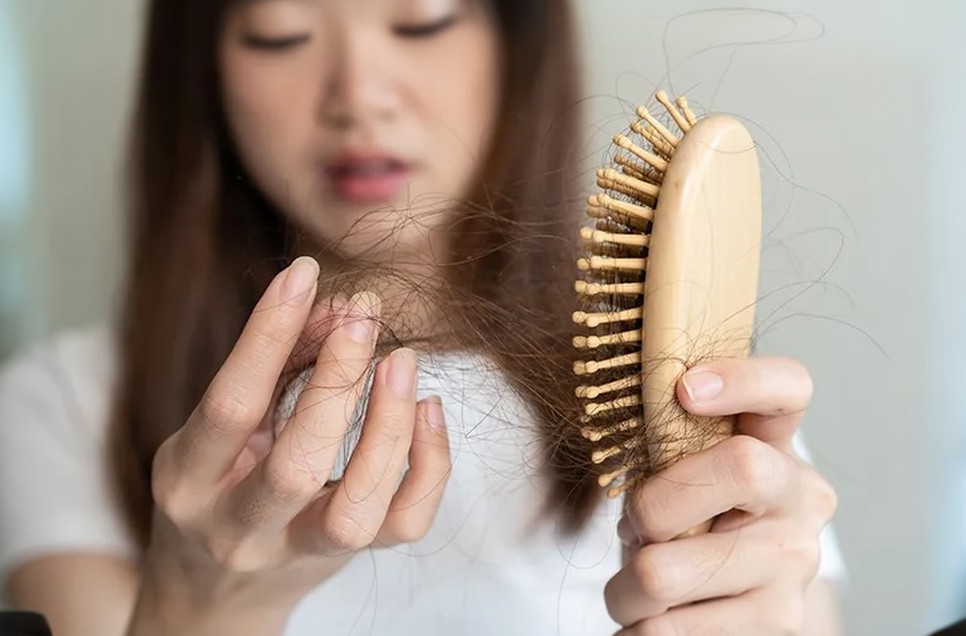 Penyebab Rambut Anda Selalu Mengembang dan Solusinya