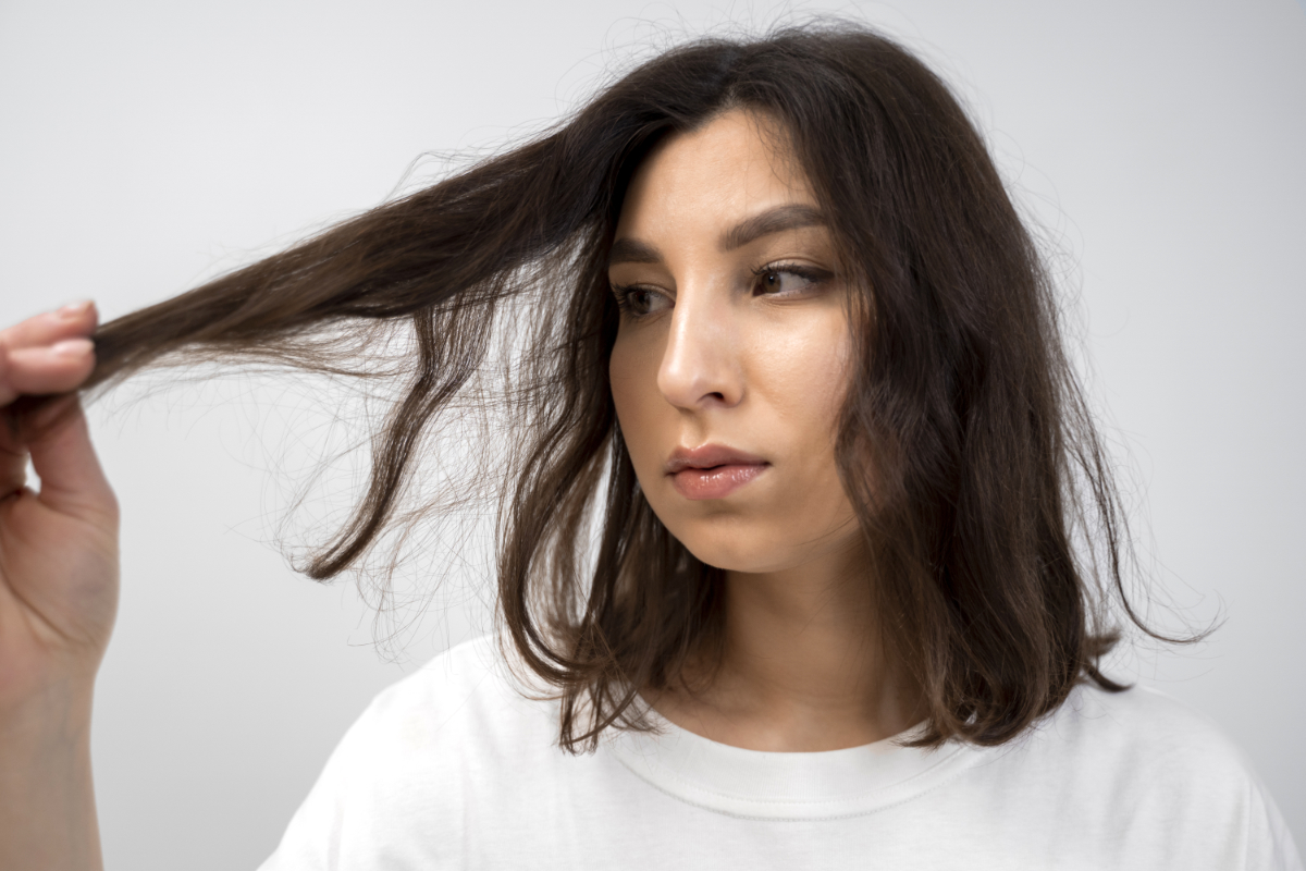 Penyebab Rambut Berminyak di Bagian Depan dan Cara Mengatasinya